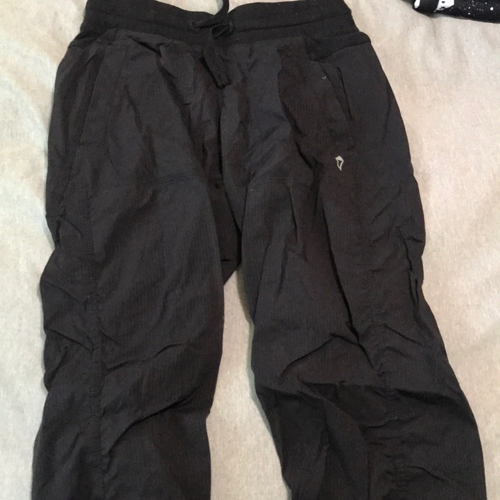 Girls ivivva crop pants